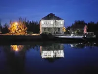 The Cedar Canalfront Penthouse  호텔