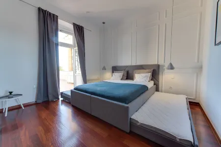 Deluxe apartment with beautiful sea-view-terrace: 50m to sea, walk to city Отели рядом с достопримечательностью «Volosko»