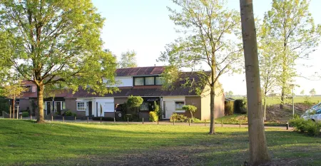 Cozy cottage in the park "De Kreek" in Bruinisse