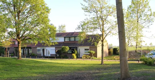 Cozy cottage in the park "De Kreek" in Bruinisse