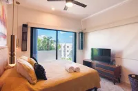 Charming 3-bdrm condo w/WiFi, Fitness Room & Private Rooftop Plunge Pool!