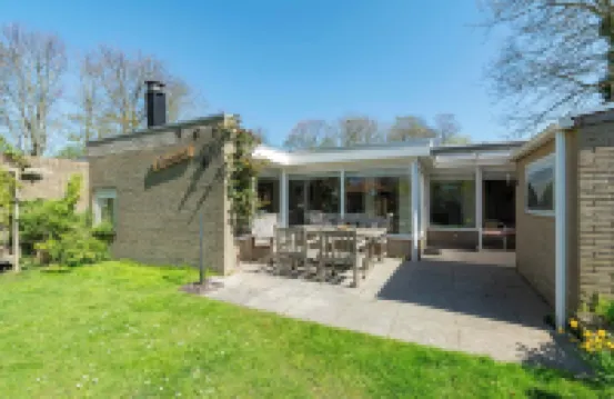 帶大花園的Duinland 183平房