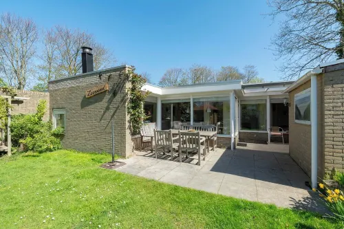 Bungalow in Sint Maartenszee Near Beach