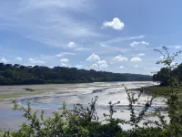 Duplex with terrace overlooking the bay and the large beach 20m away