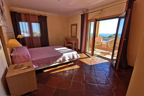 Fabulous end house has Sea View, full A/C, own pool, walk to Burgau Beach