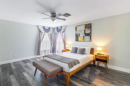 Modern Retreat Poolside Paradise