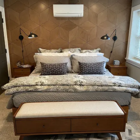 Suite nestled in a garden beside a 13 acre park in the heart of the city.