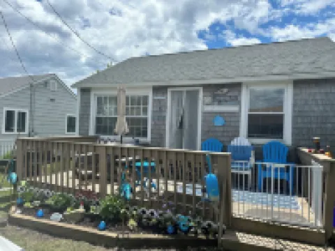 Cute cottage with a private beach Hotels in Narragansett