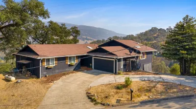 *Mountain View in Highly desired Russian River Estate Hotels near Mill Creek