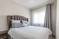 Lovely modern 2 bedroom apartment with pool.
