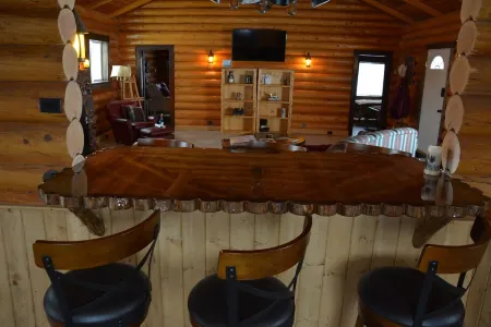 Welcome Travelers!  Renovated Log Cabin at Wind River Landing, Dubois, WY