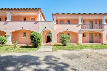 Résidence Odalys la Palmeraie Отели рядом с достопримечательностью «Camping Les Mûres»