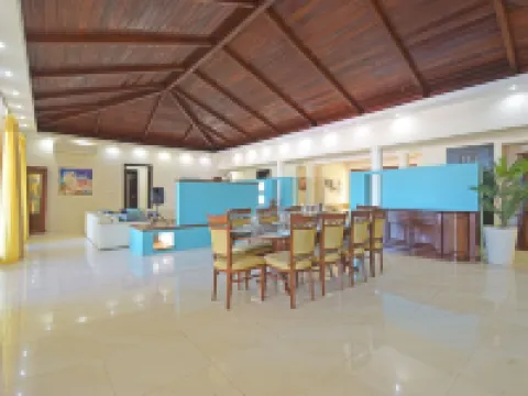Direct Beachfront 6 BDR/en-suite /maid included. Excellent service. Rare gem (O) Hotels in Guana Bay