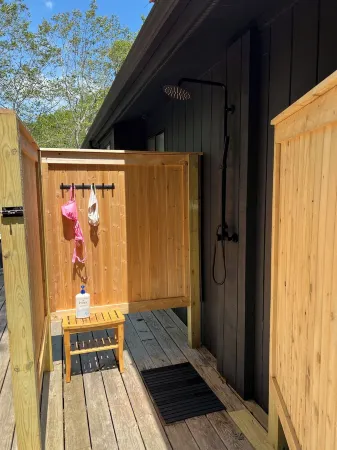 Sparkling East Hampton Oasis 3 Bed 2 Bath w/Heated Pool. Pets Welcome! Отели в г. Спрингс