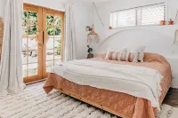 Modern coastal family home - 5 mins to beach!