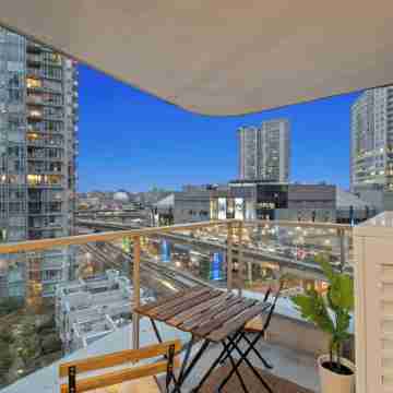 2BR/2BA Condo DT w/Parking+AC Others