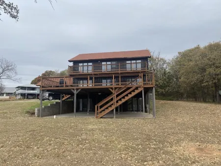Gorgeous 3 story lake Texoma home on the water !