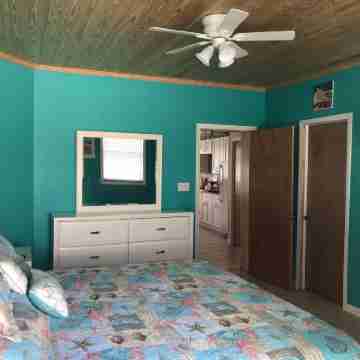 HIDDEN GEM.  Free Golf Car kayak boarding 2 Min.walk to SPANISH WELLS beach Rooms