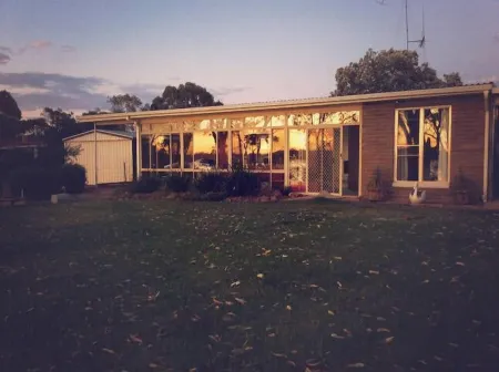 Foxy Lodge - Lakeside getaway Отели в г. Кирванс Бридж