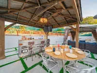 Melrose Exec Studio Queen + Bunk - Pet-Friendly Hotels in Vista