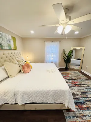 2 Bedroom Luxury Home Near Downtown