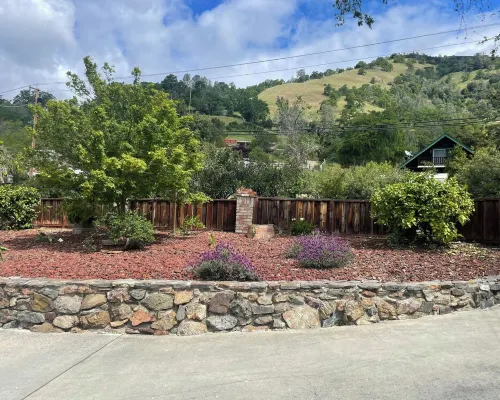 Beautiful 5 Bedroom, 3 bath waterfront home on Clearlake w/private hot tub Hotels in Nice