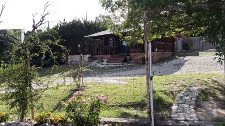 Zannabella  B&B-Glamping- Cedar Grove Cabin - Ingram, TX  breakfast included