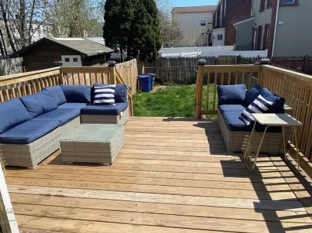 Comfy, family sized home, 10 minutes from the airport. Dog & 420 friendly.