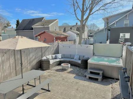 Pac Man - Hot Tub - Foosball - Family Friendly