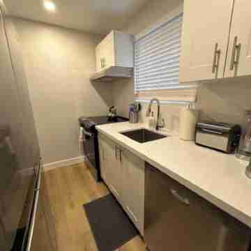 Newly Renovated 2 Bedroom Apartment on the Lakeshore in Port Credit. Others