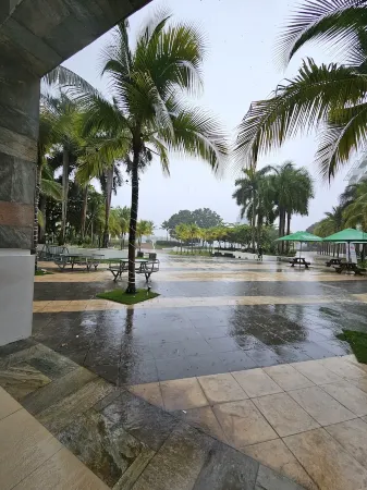 Newly remodeled Town Center condo Resort. Saltwater pool and water slide LUXURY Отели рядом с достопримечательностью «Playa Farallón»