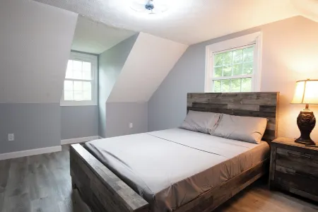 Modern Retreat on Six Acres - Sleeps 13