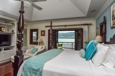 Beach Front Villa W/Pool, in Gated Community W/Tennis/Gym Отели в г. 