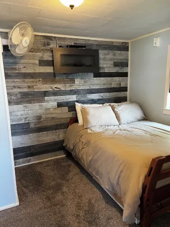 Sleeping Bear Dunes Pet Friendly Cottage on the Lake