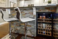 Lake front - Newly renovated - Gorgeous Views - Close to trails!