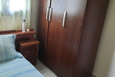 Nzecy Appart. A studio with a velvety, air-conditioned living room.