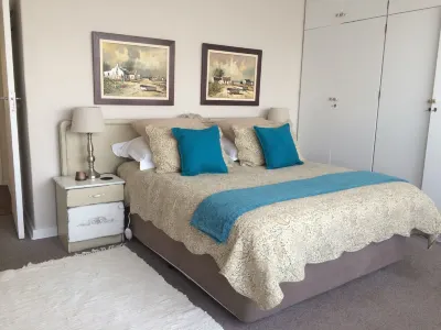 SOLAR - AFRICAN CHIC, COMFORTABLE, SUPER CLEAN AND CENTRAL Hotels in Observatory
