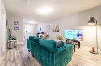 YHZ Cheerful Private Unit 10 min to Airport