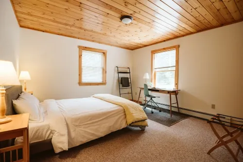 Family-friendly, Luxury Log Cabin Nestled in the Woods - 10 Mins to Sunday River