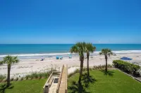 Oceanfront condo-steps from the beach! -Sleeps 4 2BR 2BTH on the 3rd floor