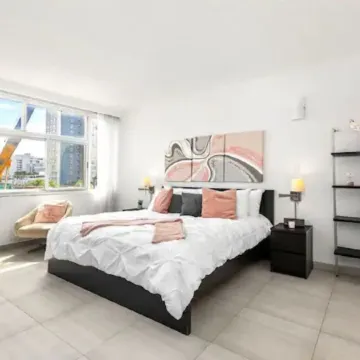 Ashford by the Beach 1  Bedroom King Size Steps by the Beach