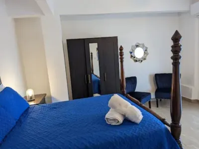 Elegant Ocean-Front Apartment, PRIVATE Jacuzzi,BBQ