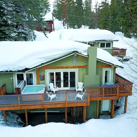 Cozy Heavenly Home w/Hot Tub, Views, Steam Room, Karaoke, Arcade - 2026 Remodel!