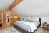 Ranch Retreat a mile from Warm Springs Base Lodge; New home just under an acre Отели рядом с достопримечательностью «Ketchum Overlook»