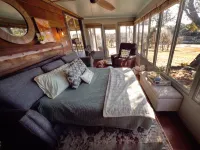 Cozy Riverfront Cottage-Casa Avecita @ SparrowBend
