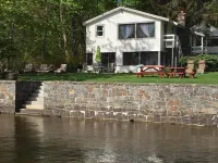 Lakefront Cottage w/Dock, Kayaks Hotels in der Nähe von White Flower Farm