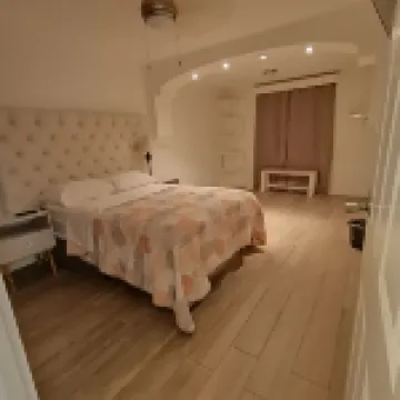 Near the US consulate, comfortable house for 3-5 guests in a centric location Hotels in 