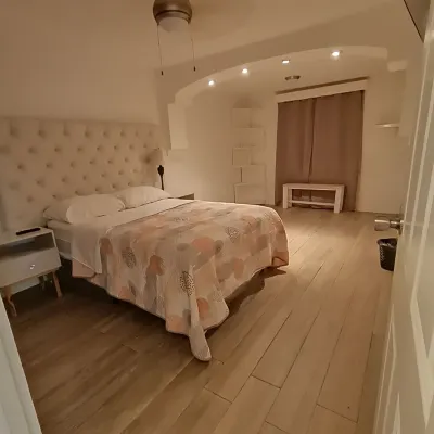 Near the US consulate, comfortable house for 3-5 guests in a centric location