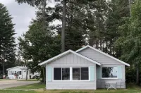 Cozy Cabin in Lake City, just steps from the beach!