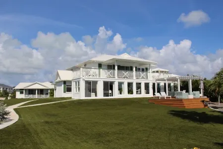 Palm Point Loft - Private two bed+ two bath on the canal IG@PalmPointTCI